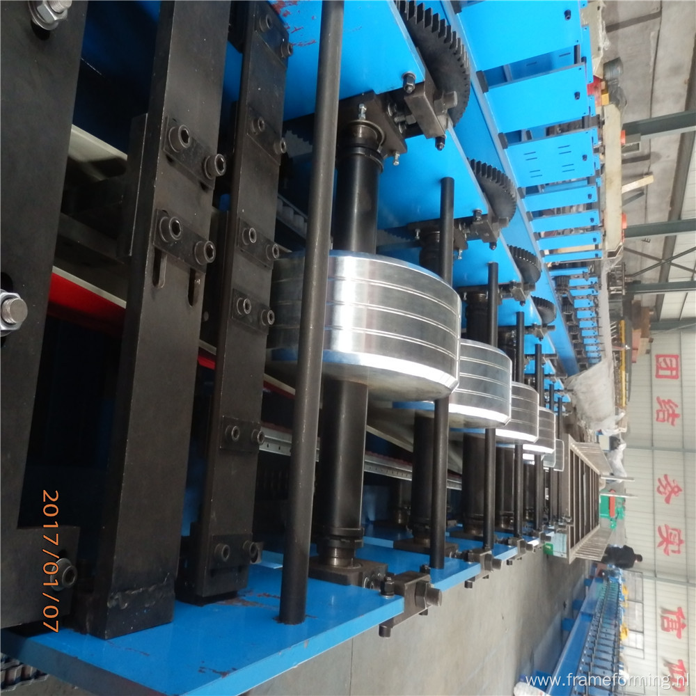 Metal water downspout gutter roll forming machine