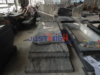 Heart-shaped monument head single tombstone