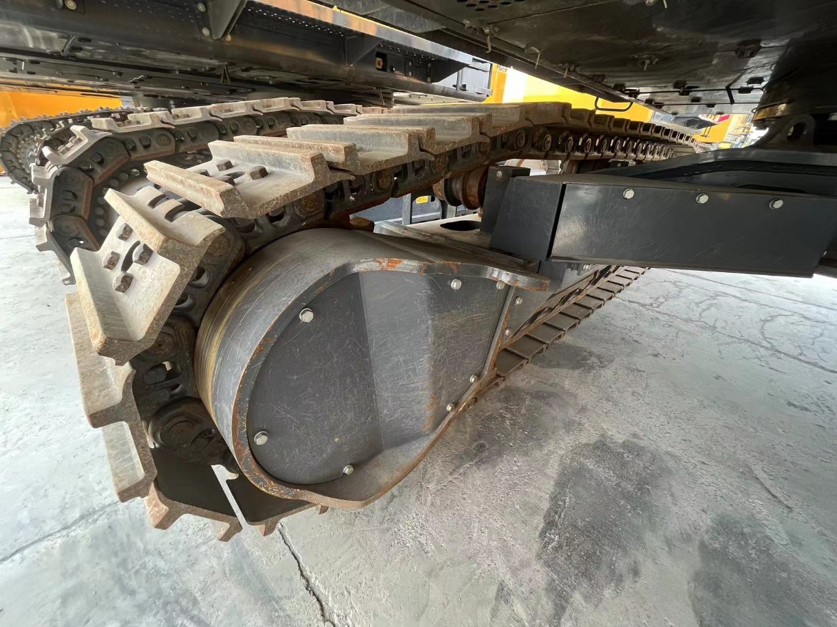 Used XCMG XE700DA crawler excavator