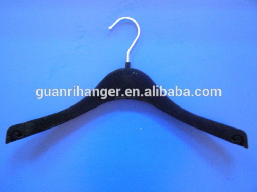 2016 custom flocking plastic shoulder velvet hanger