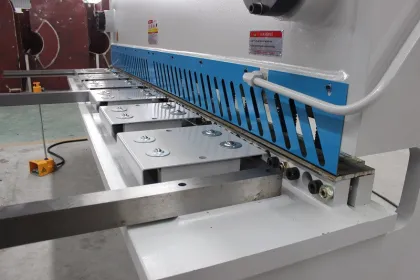 China manufacturer QC11K iron shearing machine