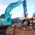 Grab de pedra da rocha da escavadeira