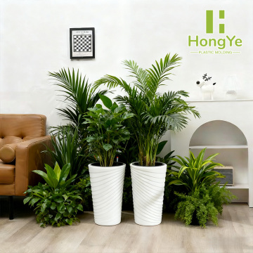 عدد اثنين من أواني الزهور متوسطة الحجم