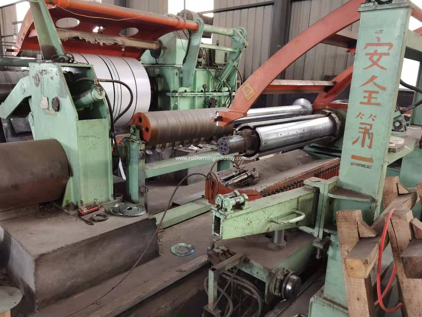 SLITING MACHINE