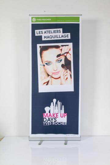 Luxurious Retractable Roll Up Banner Stand