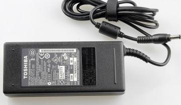 Original NEW AC Adapter 19V 4.74A 90W for Toshiba Satellite 1700 1900 1905 1600 DELTA