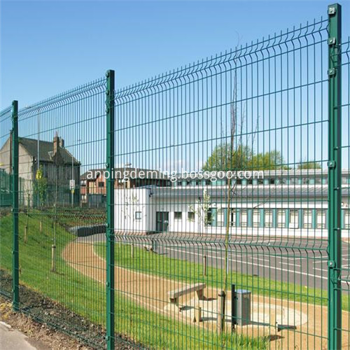 wire mesh fence