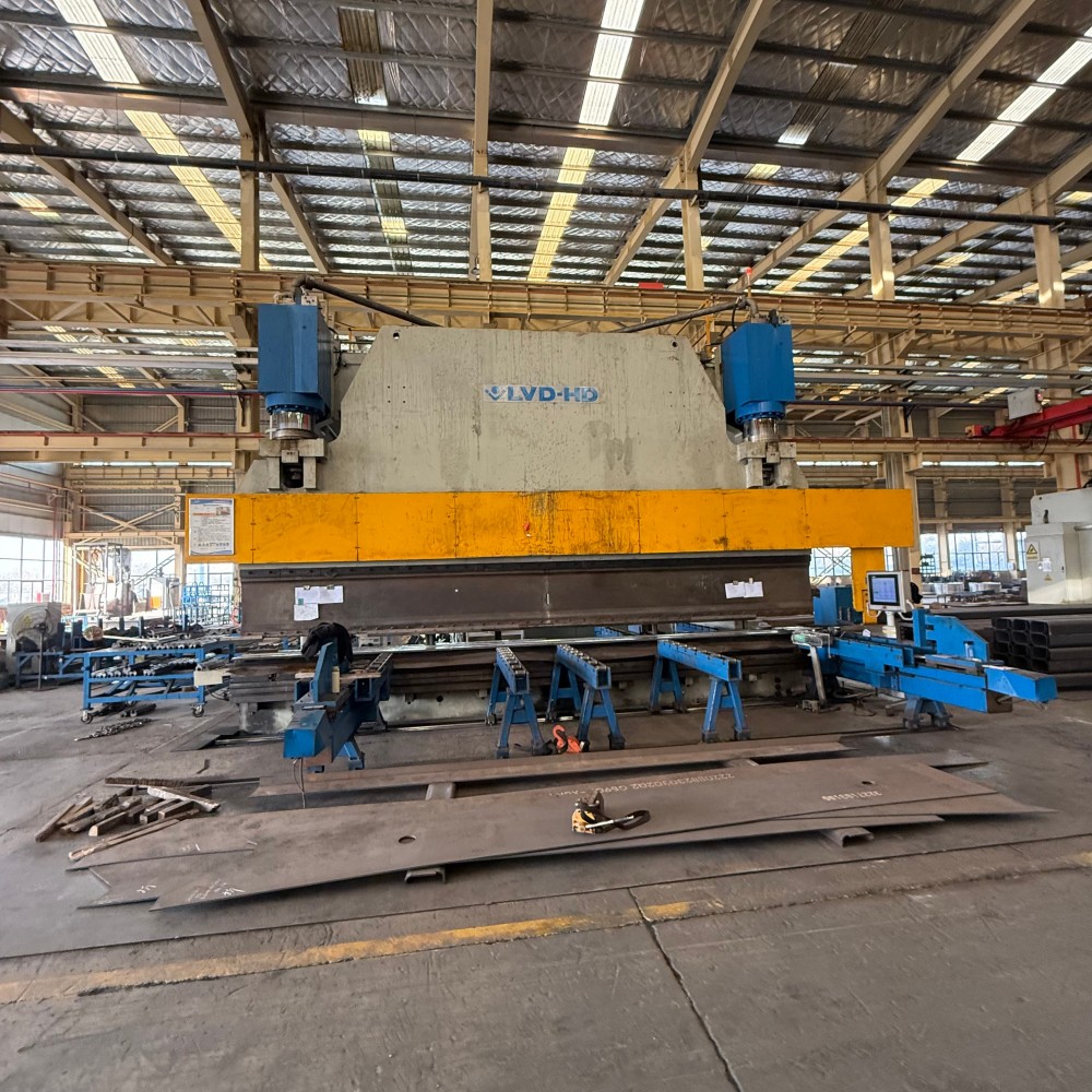 1200-ton press brake (3)