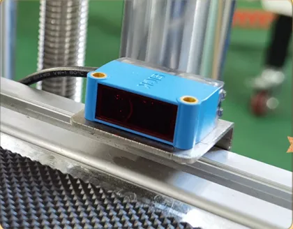 Customized Attractive Performance Labeling Machine: Automatic Carton Sticker Labeling Machine