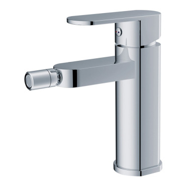 Special hot and cold deck mounted washbasin faucet