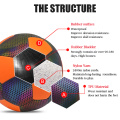 Световой светодиодный сияние в темном футбольном мяче