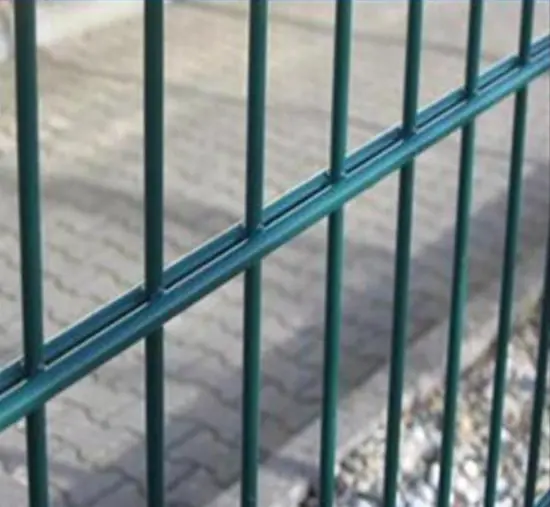 double wire mesh fence / flat