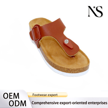 Sandalias marrones con tira para el dedo y correa ajustable