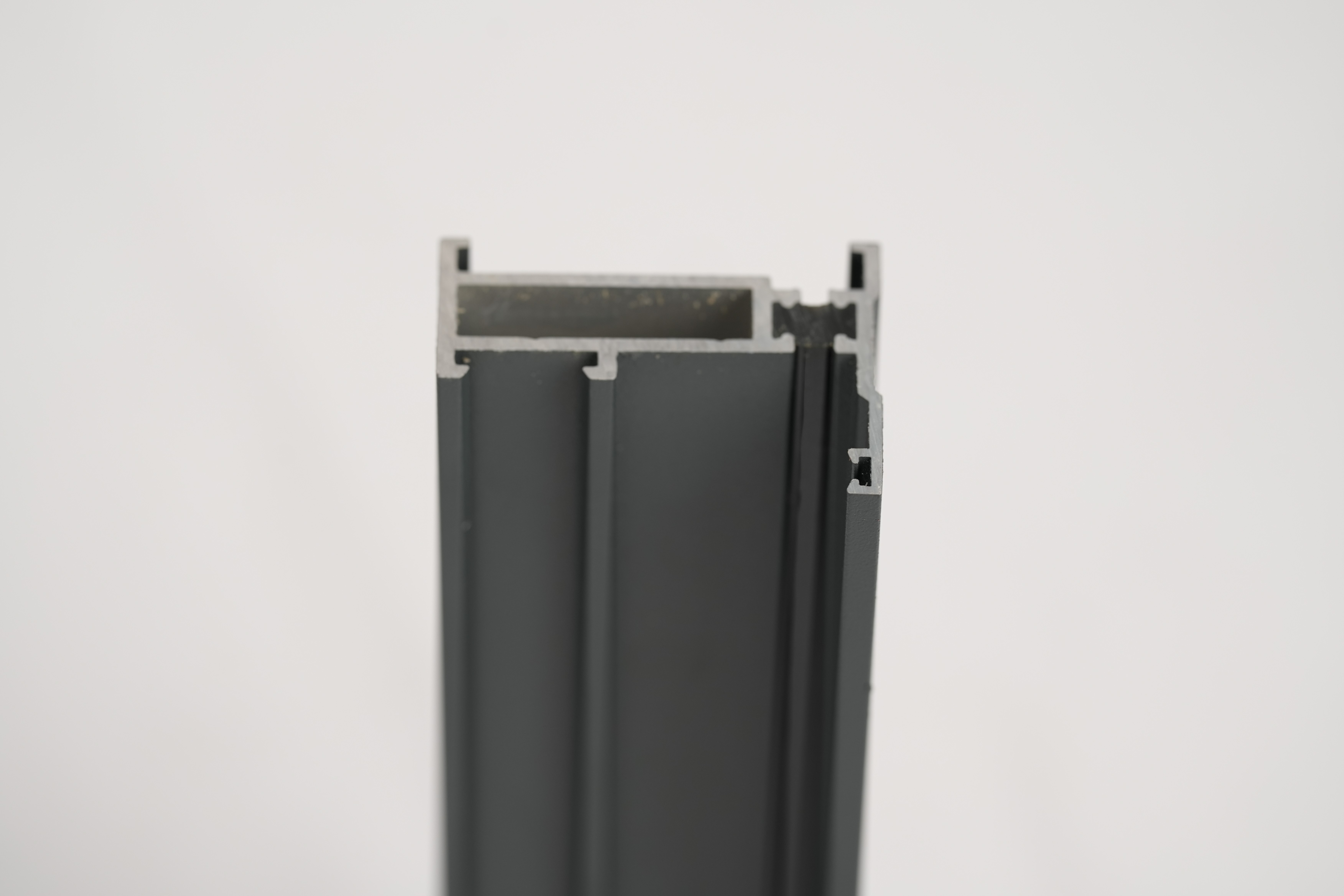 Thermal insulation profiles
