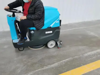 Small industrial floor washer for concrete floors