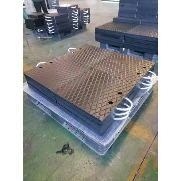 Plastic crane outrigger pads