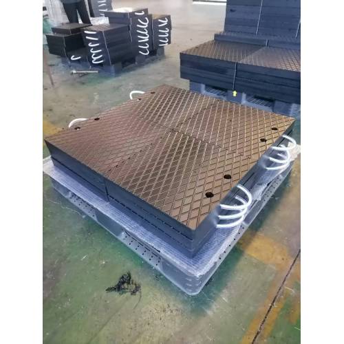 Plastic crane outrigger pads