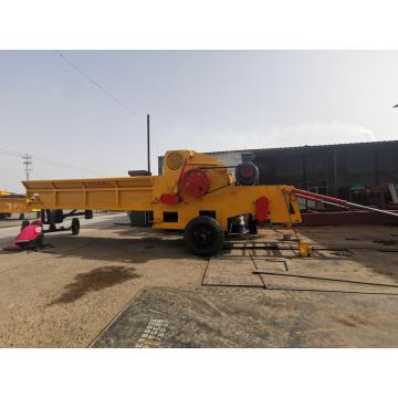 Moving wheel type wood chipper machine