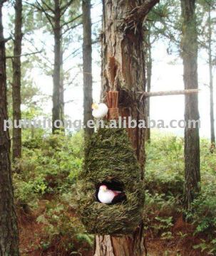 Natural grass bird roosting pouch