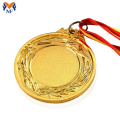 무료 조각이있는 금 공백 메달 메달