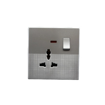 China-Made Luxury CE Certified 13A Double Wall Plug Socket with 1 Outlet and 250V
