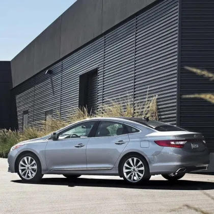 Classic flagship sedan Hyundai Azera 2011
