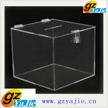 clear lockable acrylic/plastic display box