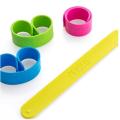 Sản phẩm Khuyến mại Slap Band Silicone Snap Bangles