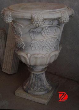 Small flower pots with grape