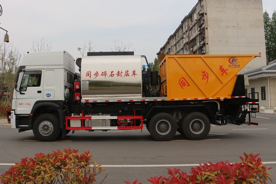 Chip Sealing Tank Truck 1