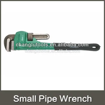 Pipe wrench withdrawal tool