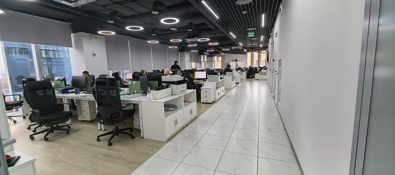 Tang Daiping, General Manager of Leeyu Precision Technology Co., Ltd., accompanied a delegation from the Chongqing Cross-Border E-Commerce Association (CCETA) to Russia for a multi-day study tour and exchange program