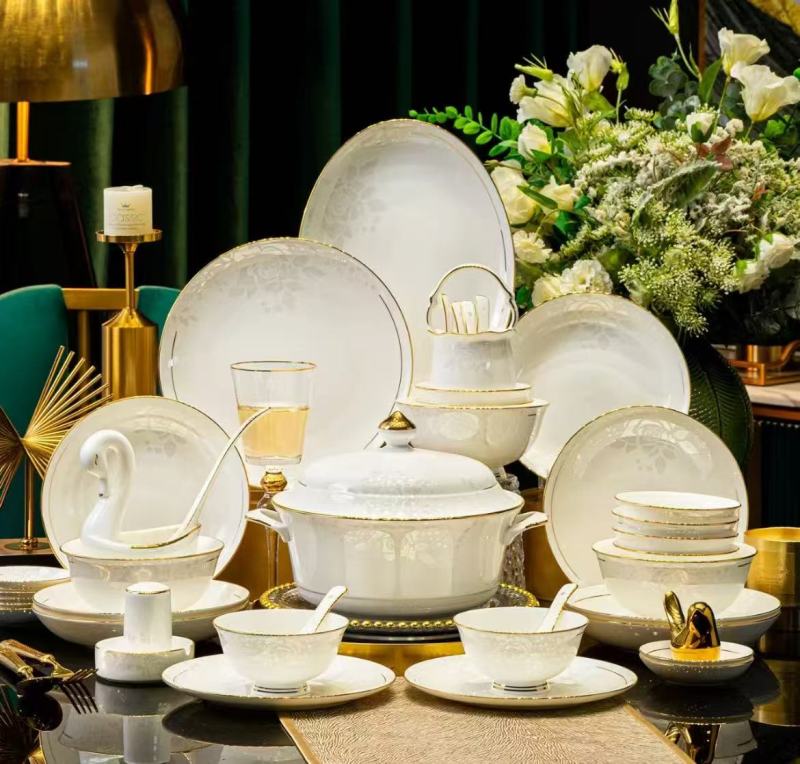 Elegant Light Luxury Dinnerware for Modern Dining