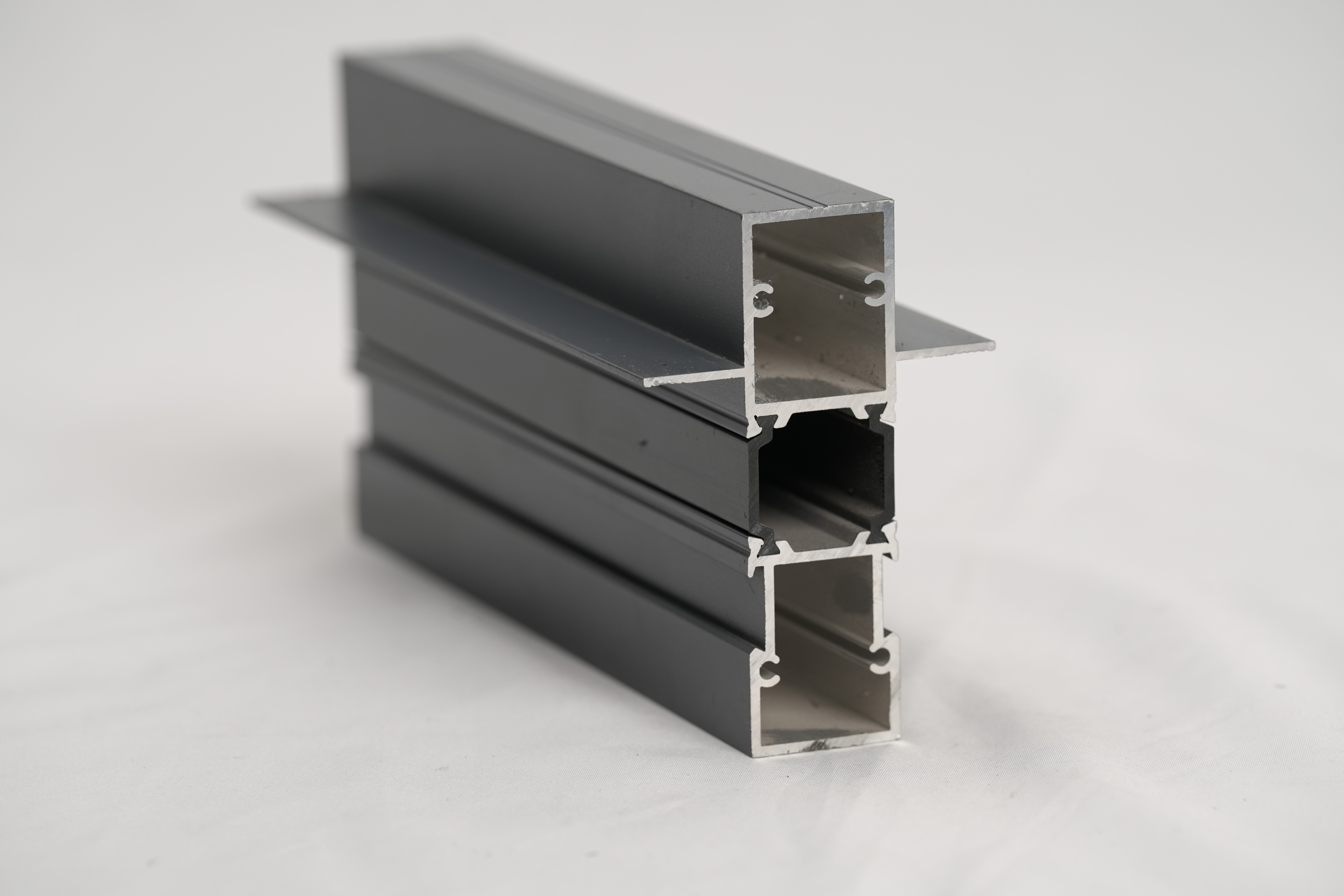 Thermal insulation profiles