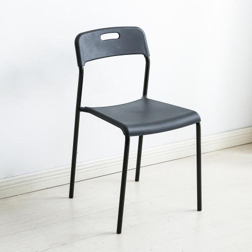 chaise en métal noire KD stack