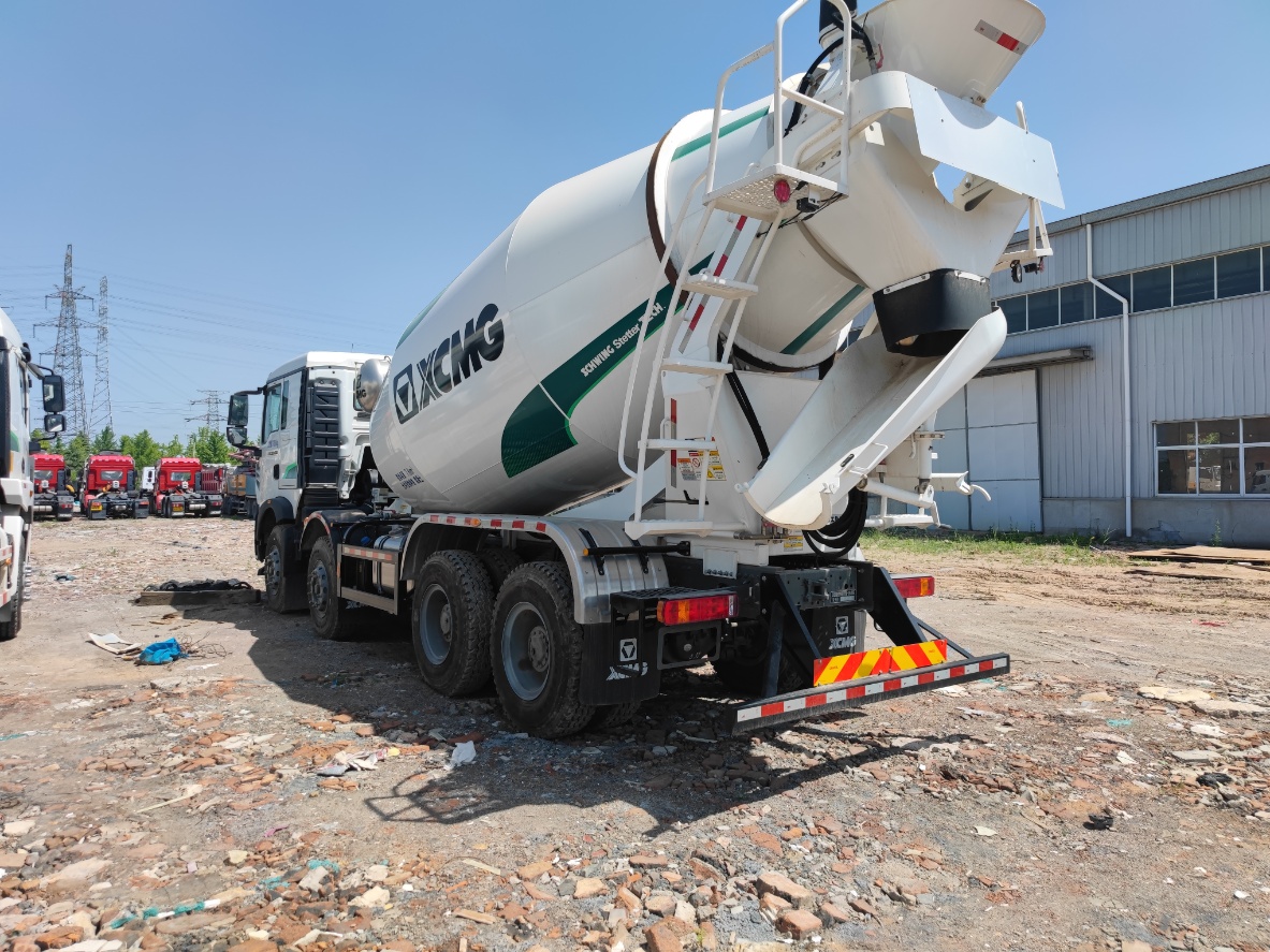 XCMG 14 Cubic HOWO Concrete Mixer Truck