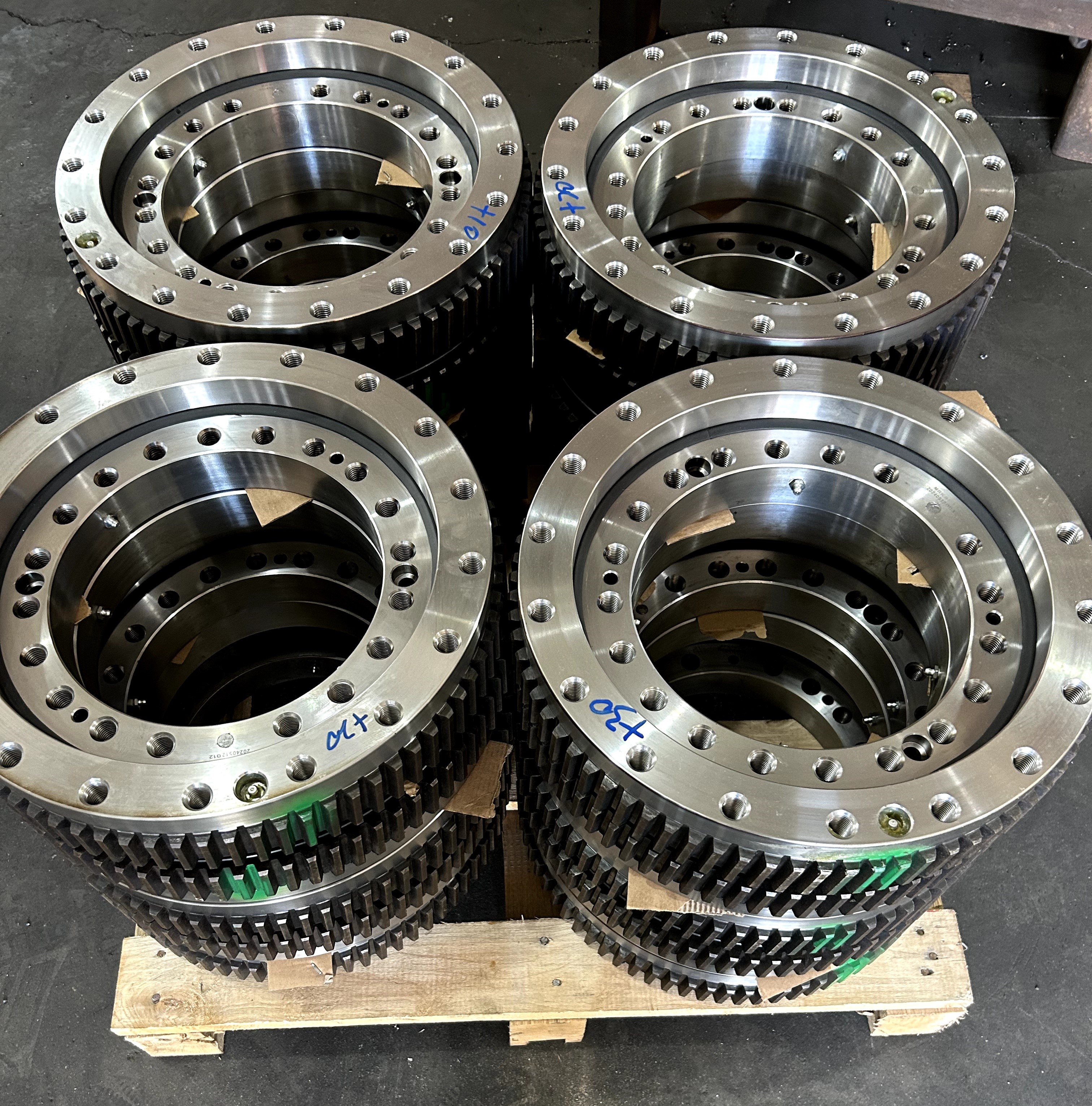 Produttori di cuscinetti a splewing personalizzati Asse rotante gru di cuscinetti rotanti di alta qualità5 Custom slewing bearing manufacturers crane rotary axis of high quality rotary bearings5