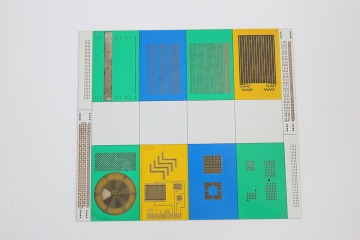 Personnalisation des cartes de circuits imprimées à double couches