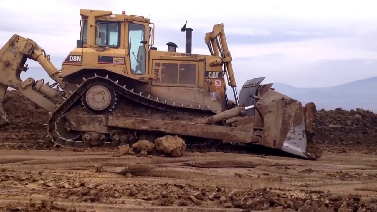 CAT D8N bulldozer