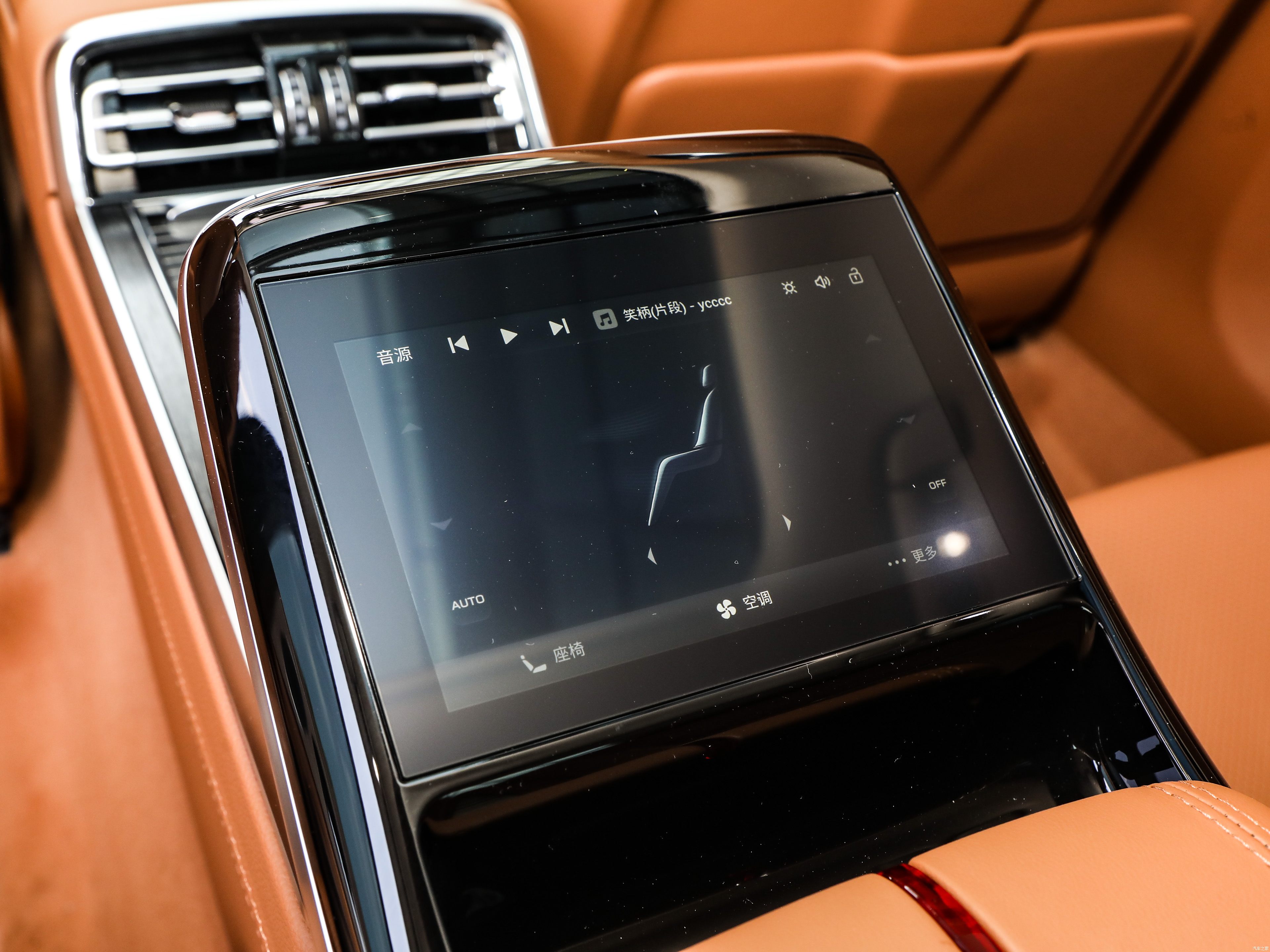 HONGQI H9 Interior