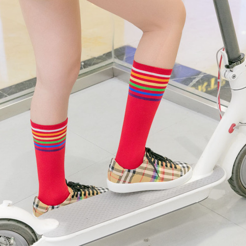 Hot sell custom woman stripe socks