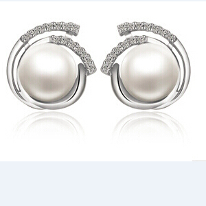Pearl earring