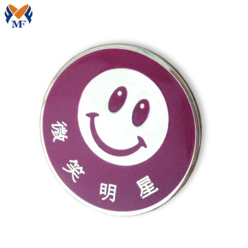 Smile Logo Pin Button Clenge com fecho de borboleta