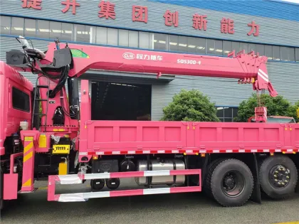 12 tons XCMG 6x4 Truck mounted Crane