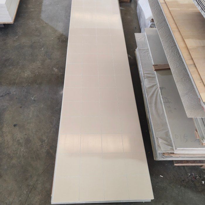 แผงผนังห้องน้ำ SPC ระดับพรีเมียมติดตั้งด่วนหุ้มห้องอาบน้ำกันน้ำ