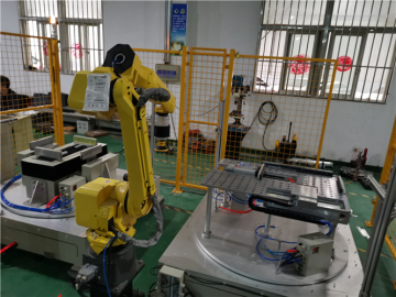 Robot aspirapolvere abrasivo