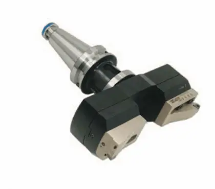 Rough boring head for mold manufacturing