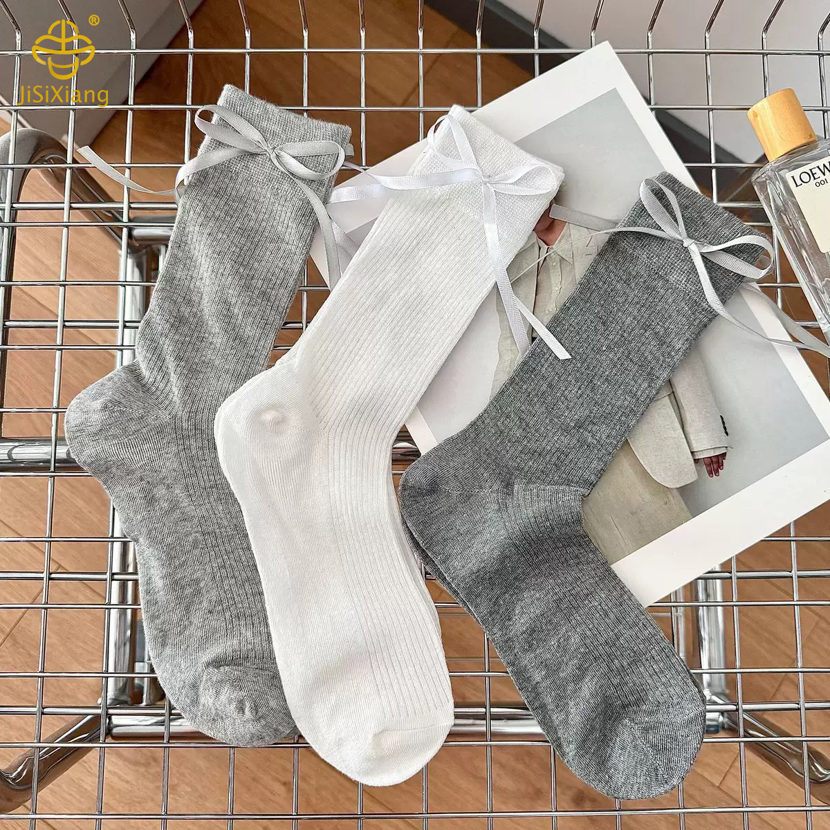 Thin bow mid-tube socks