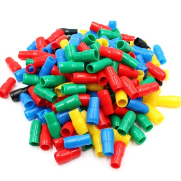 Mehrfarbige Kabelschuhe mit isolierenden Schutzhülsen (PVC/Vinyl/Gummi)