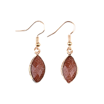 Rosso Goldstone sfaccettato a ciondolo a sospensione Gold Charms Women Orecchini per far cadere